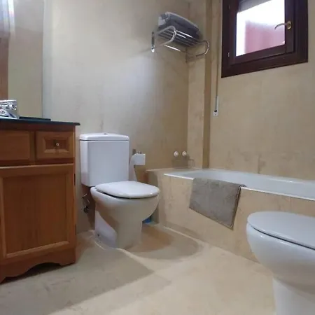 Amplio Plaza De Toros